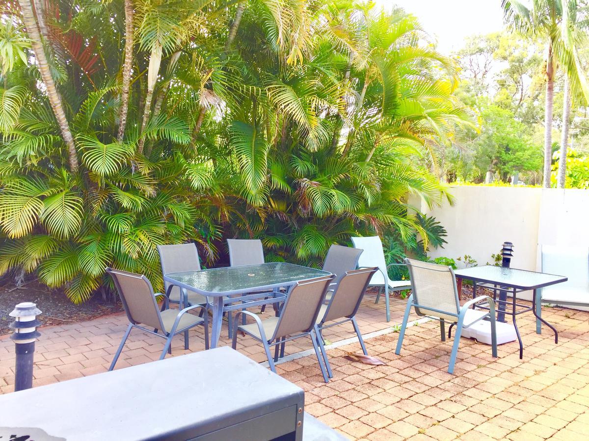 Red Star Hotel Palm Beach Gold Coast Exterior foto